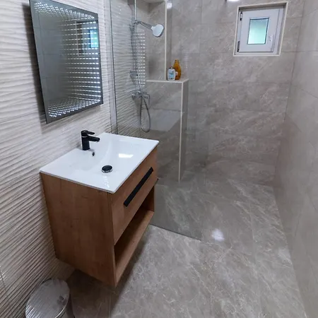 Apartmaji Lana 21 *