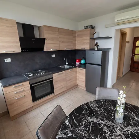 Apartmaji Lana 21 Апартаменты Копер