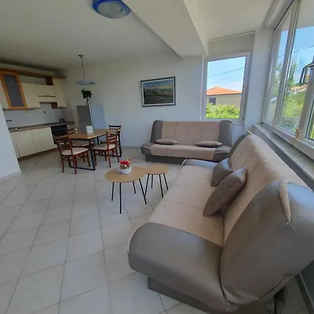 Apartmaji Lana 21