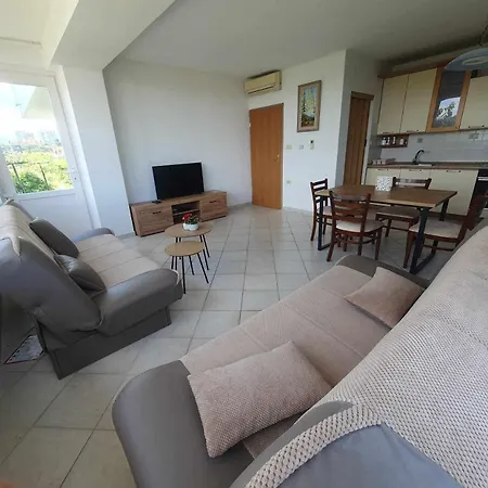 Apartmaji Lana 21 *