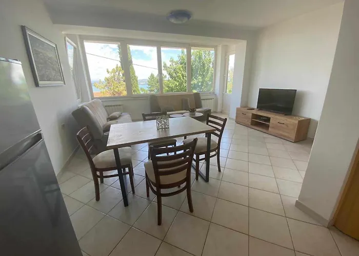 Apartmaji Lana 21 公寓 *